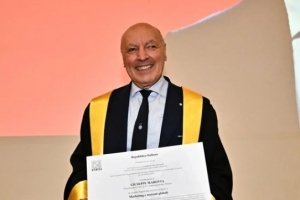 国米主席马洛塔被米兰比可卡大学授予名誉硕士学位