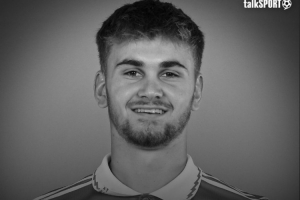 邮报：前阿森纳青训小将救球时头撞墙离世，球迷请愿禁止球场设墙