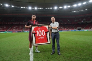 在亚冠首轮中，蒋光太达成代表俱乐部出战各项赛事100场里程碑