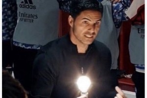 今日趣图：你什么007？阿隆索斯洛特0平0负7胜 塔子0英超0欧冠7年