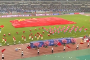 国庆前夕苏超应景 南京、淮安主场共计8万人合唱表白祖国