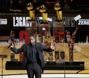 韦德：荣誉&冠军不代表个人实力只是一种偏好 我想要的只有冠军