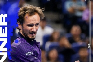 中网男单四分之一决赛：梅德维德夫2-0击败兹维列夫，晋级半决赛