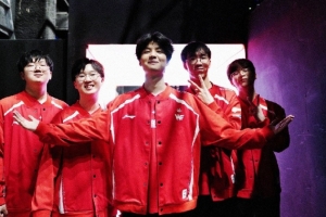 LPL官方发布WE建队专题：今年是WE的二十岁 正是青春风暴的好年纪