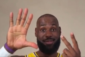 NBA版手势舞！詹库杜领衔众将用手势比出自己是第几个赛季