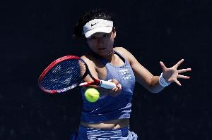 武网女单资格赛：王雅繁2-1森梅兹，将和西尼亚科娃争夺正赛席位