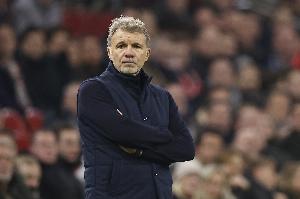 两名记者在都灵赛后新闻发布会上激烈争吵，巴罗尼教练愤然离场