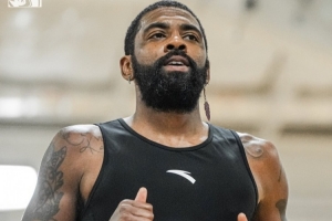 全员参与&保持专注！独行侠官方晒球队训练照