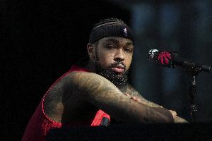 上演猛龙首秀！英格拉姆上半场10投5中砍下13分