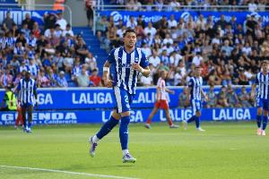 得不偿失！西甲主力中卫当打之年被禁赛1年，入籍大马被查出造假