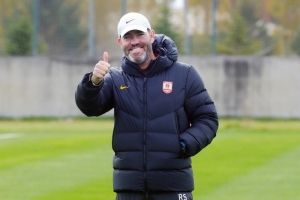 长春气温骤降 亚泰将士直面低温备战保级决战