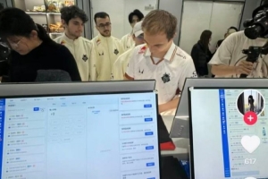 网吧当训练基地？网友晒照：网鱼偶遇G2战队选手