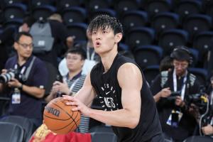 媒体人：NBA中国赛氛围无敌了 预计曾凡博打12分钟拿3分