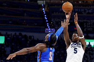 华子：找到中投甜点位&迎着防守干拔得分 这是乔丹教我最棒的东西