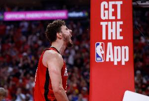 多人结合体？雷吉-米勒：申京在场上就像是诺维茨基