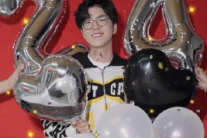 jiejie分享生日庆祝：24岁正是适合闯荡的年纪