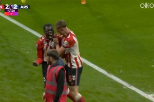 绝平？布罗比补时精彩侧勾破门扳平，拉亚出击未扑到