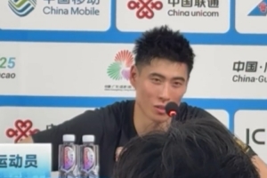 程帅澎谈王奕博：从小一块比赛 默契不用多说 他头发少多少我都知