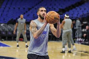 朱芳雨：关注奎因两年了 对他的三分稳定性有些担心 还需比赛检验