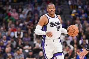 又香又臭！威少半场3投全铁 得分挂蛋得到4篮板8助攻&正负值-6