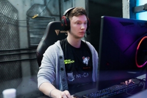 老将回归？现年29岁选手Resolut1on展示13832天梯分 并找队打五