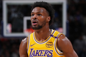 小詹杜连线！布朗尼断球反击助攻新秀蒂耶罗暴扣