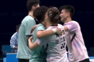 欧烜屹/黄东萍决胜局退赛，郑思维/黄雅琼晋级全运羽毛球混双四强