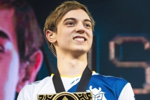 G2官方祝Caps生日快乐：uu们 一起祝EU唯一真神生日快乐吧