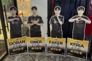 彻底分开！T1门口Gumayusi的立牌已撤