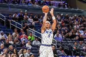 莫斯利：班凯罗恢复得很好 他一直在做非对抗的高强度力量训练