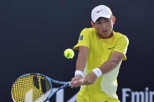 全运会网球男单半决赛，商竣程直落两盘2-0击败周意