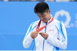 吴易昺社媒庆祝全运会夺冠，郑钦文留言祝贺：恭喜兄弟，苦尽甘来