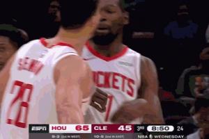 申京勾手打进兴奋和杜兰特壮胸庆祝 后者没准备好被撞一趔趄