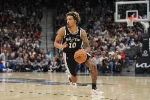 手感冰凉！索汉首节6投仅1中拿到2分2板 正负值-4