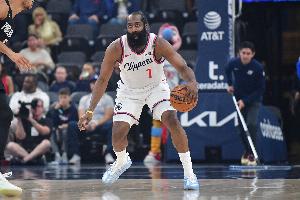 给年轻人的建议？哈登：放开打 只要出现机会就大胆出击