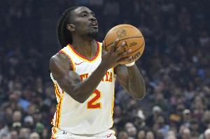 打回来了！基顿·华莱士连中三分 老鹰填平19分大坑追平马刺