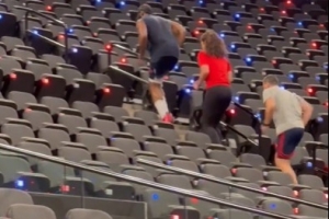 船记：哈登总是训练结束后加练到最后 常常持续一小时以上