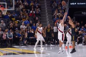 这就是我们的库里！库里再打克林根 连轰4个三分！