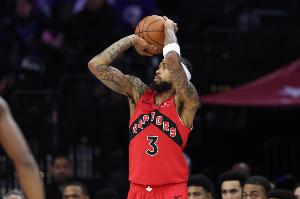 莺歌干拔打2+1&裁判判定卡林顿垫脚一级恶犯 莺歌罚完球回更衣室