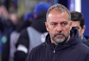 应对莱万离队！记者：巴萨考虑锋线重组，目标有阿尔瓦雷斯和凯恩