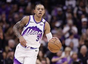 表现还行！基昂特·乔治10中6&三分4中2拿到20分 另有3板8助