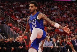 我来当家！PJ·华盛顿上半场8中5得14分4板1助1断 三分5中3