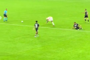 身体被掏空？实拍：久疏战阵的伊卡尔迪跑起来已有些笨拙