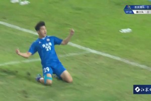 先拔头筹！比赛开场7分钟连云港利用镇江落点判断失误取得领先