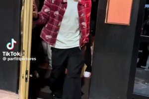 来不及说再见！曼城球员参加阿砍吉的告别酒会！