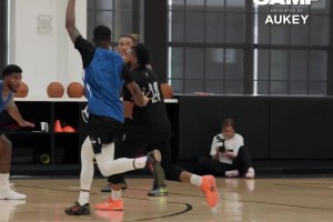 小伙好好表现！篮网晒球队训练营片段，曾凡博出镜努力防守