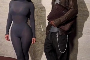 金姐最新活动路透，45岁这身材绝了