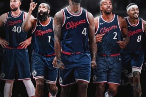 野球场肘姐晒打球视频：我这个冲击力怕你受不哦