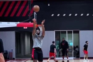 老马老婆竟爱打人？马布里和中国妻子玩“缺点睁眼”挑战