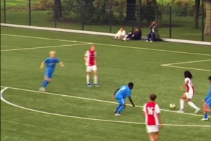 这就是球星加工厂阿贾克斯式足球吗